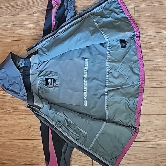 The North Face Jacket - Picture 5 of 9